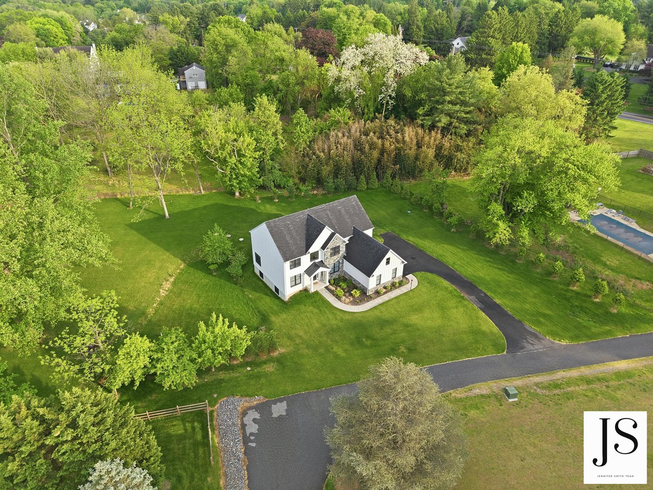 7 Overfield Ln, Glen Mills, PA 19342
