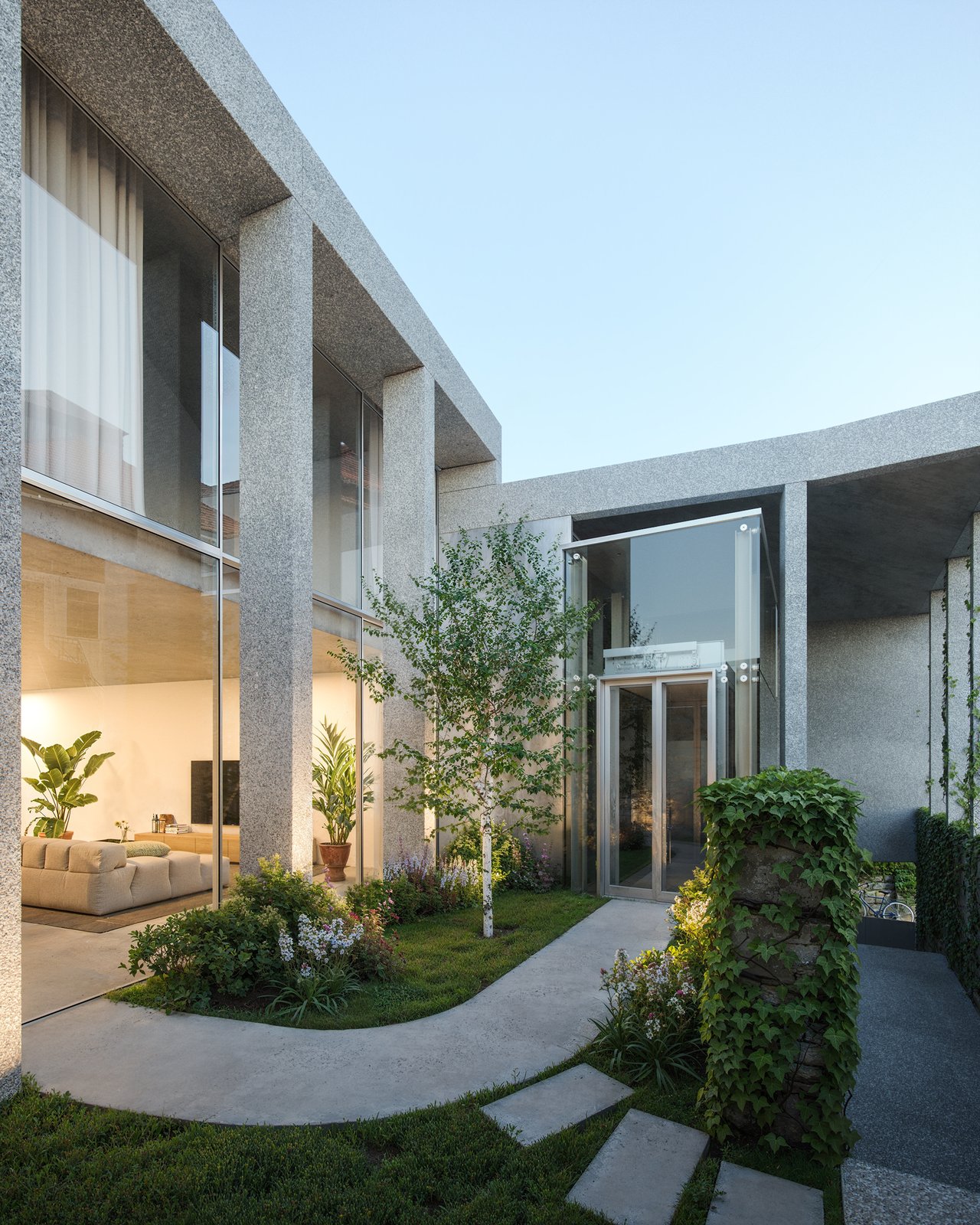 Modern 75.6 m² Studio with Private Terrace in Porto’s Historic Center