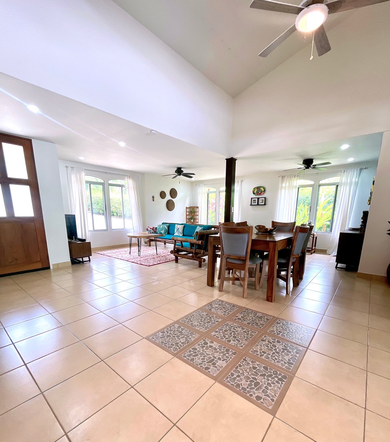 Casa Luna, 3bed /3bath Private Oasis, Convenient Location