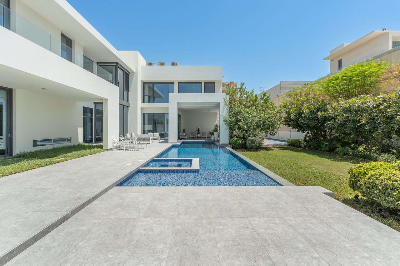 Umm Al Sheif Villa