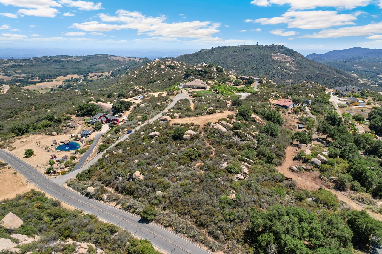 42125 Angels Peak Court