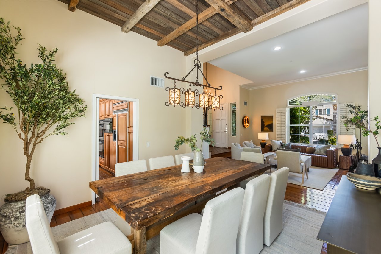 5985 Vista De La Luz