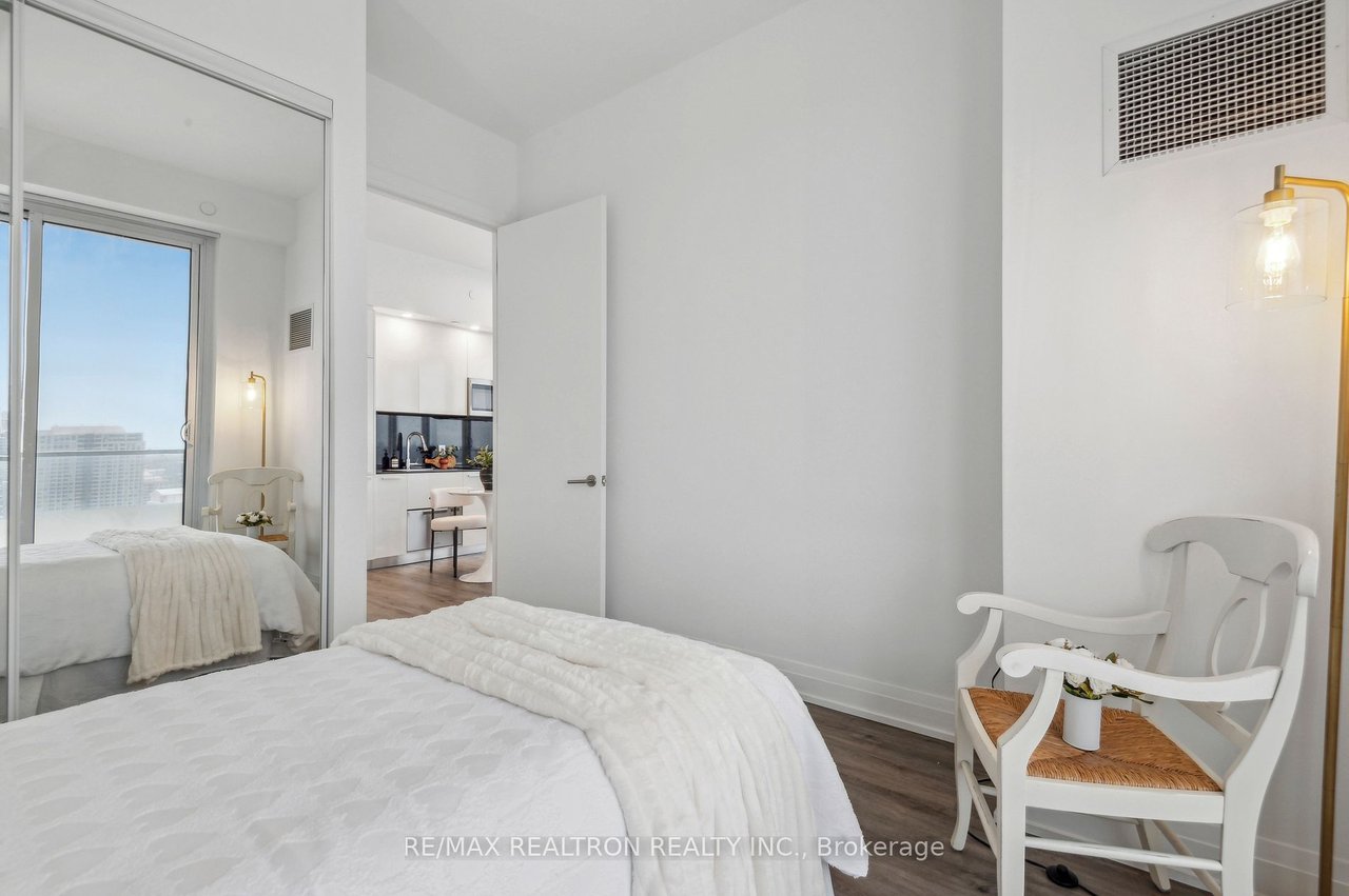 STUNNING, AIRY PENTHOUSE