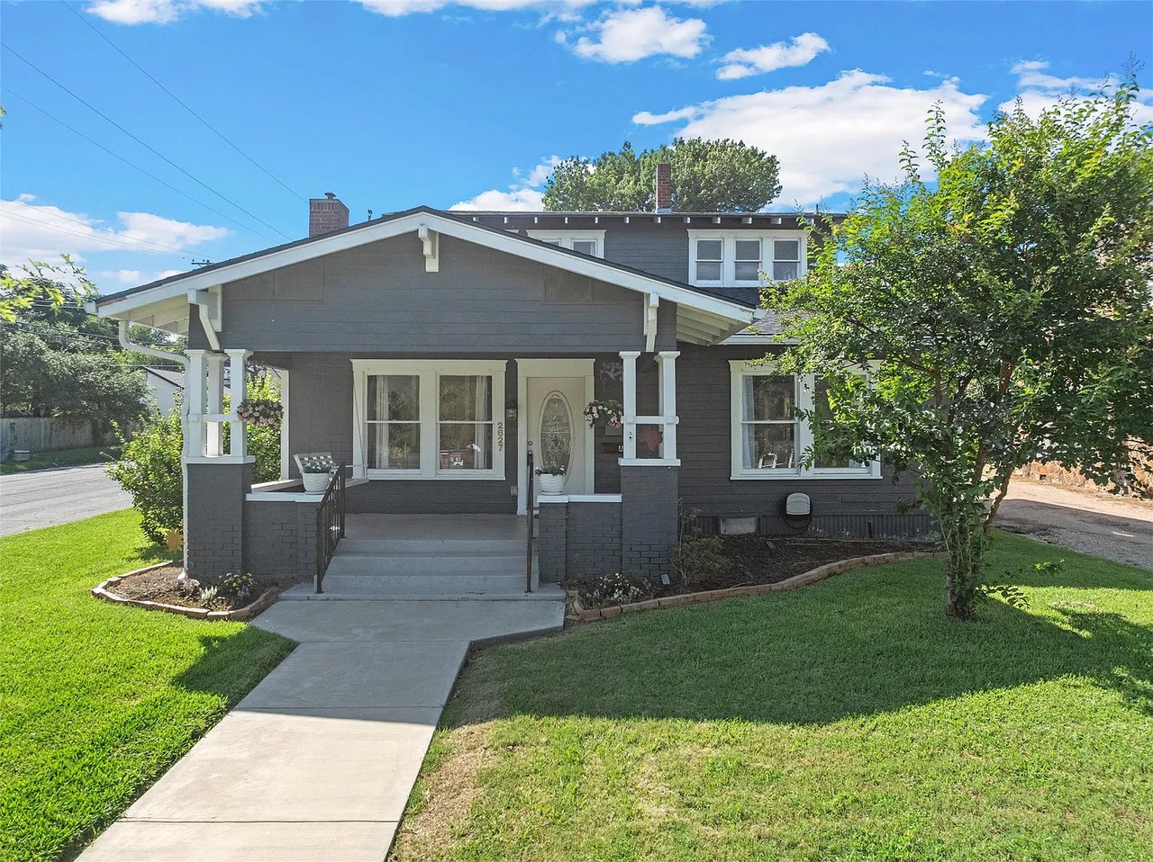 2627 Fort Ave