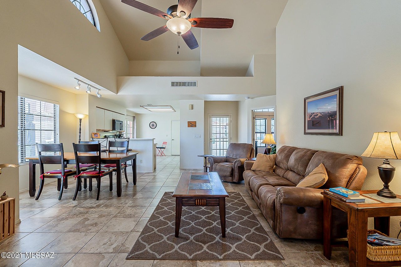 217 E Horizon Cir
