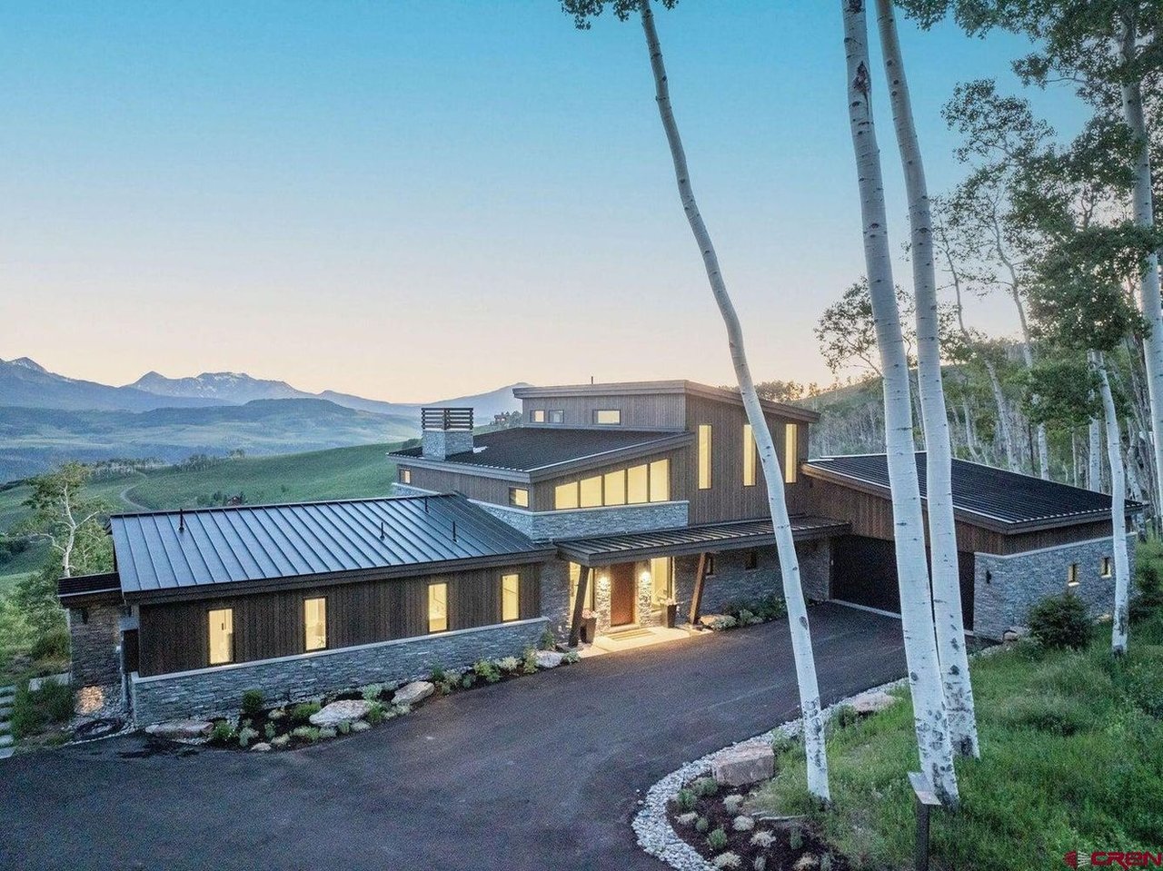 216 E Serapio Dr