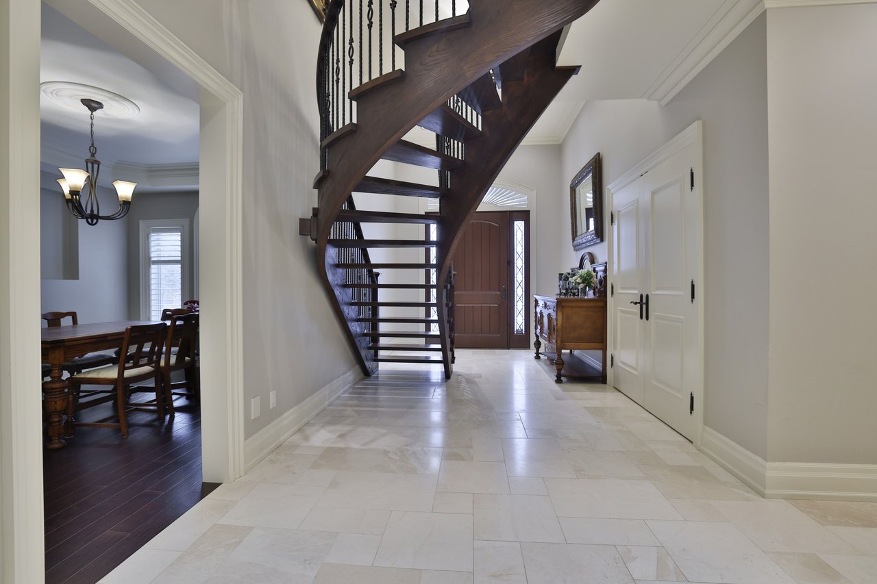 390 Seaton Drive, Oakville