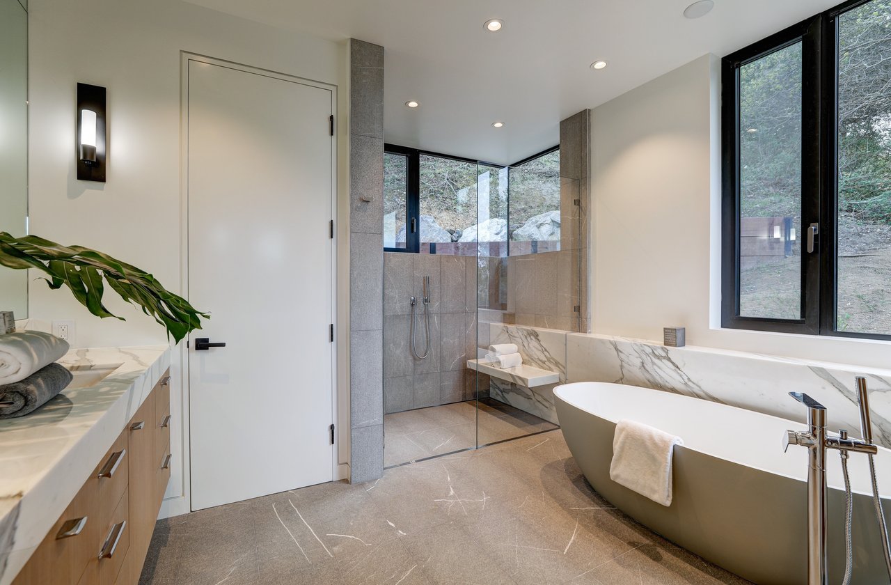 Modern Luxury - Completed in 2020