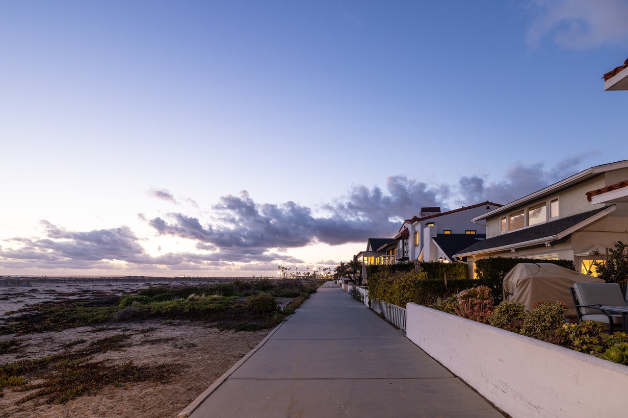 1309 E Balboa Boulevard