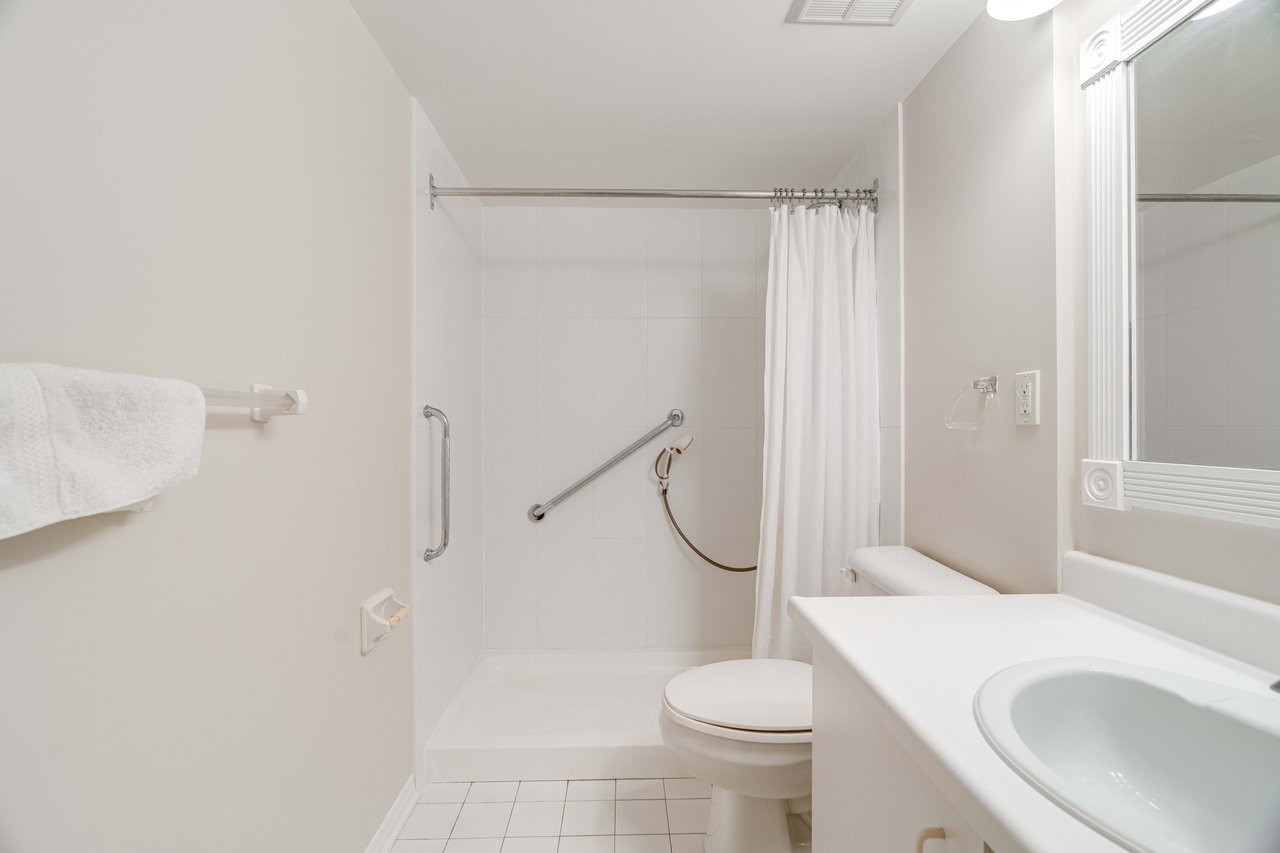 beautiful 2 bedroom 2 bath Condo in downtown London