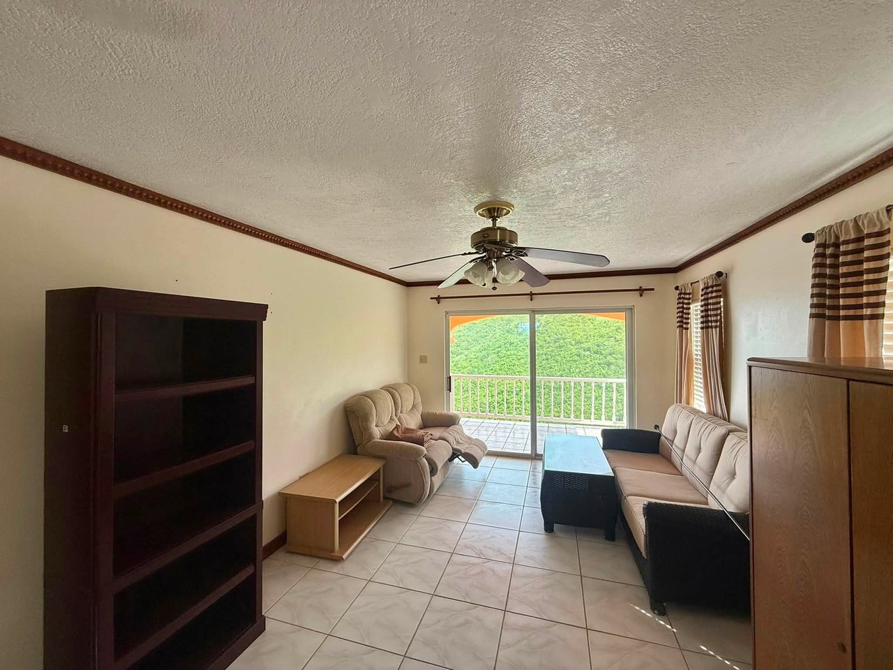 1152 Mount Healthy 3 Bedroom Apartment
