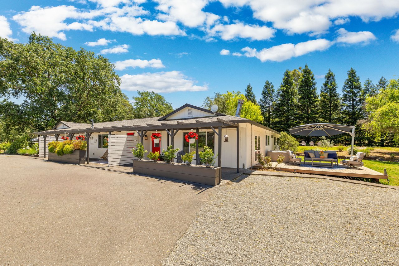 725 Lytton Station