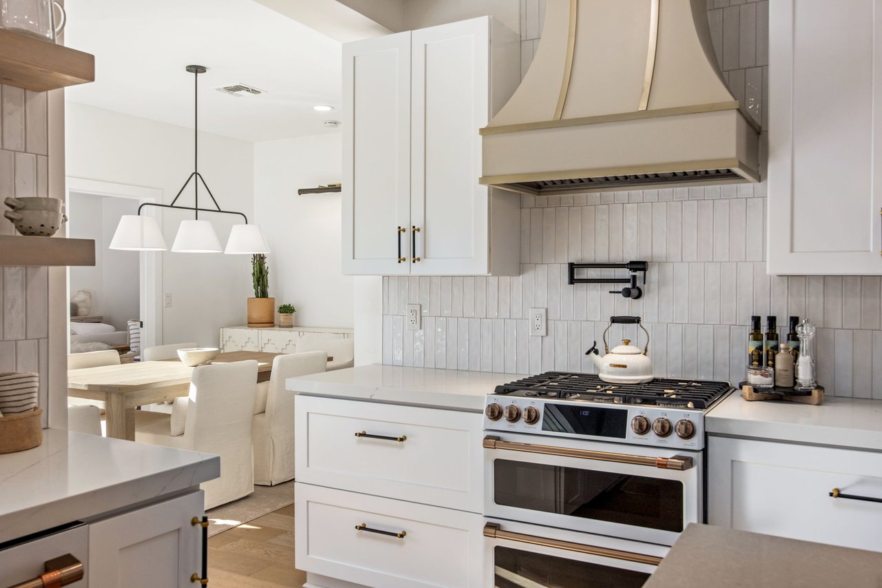 4119 E Indianola Ave