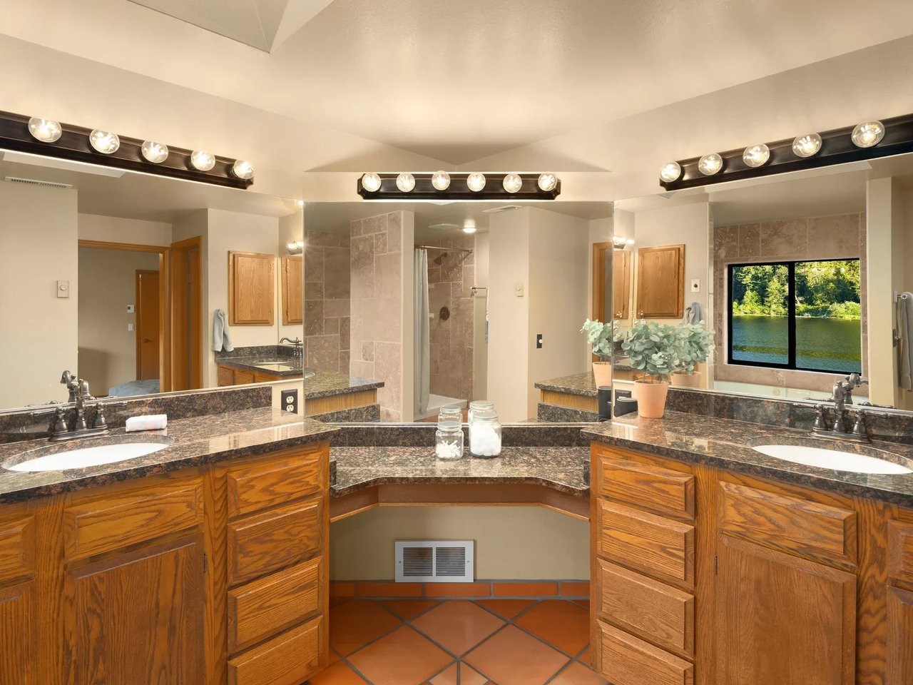 18404 W Lake Desire Dr SE