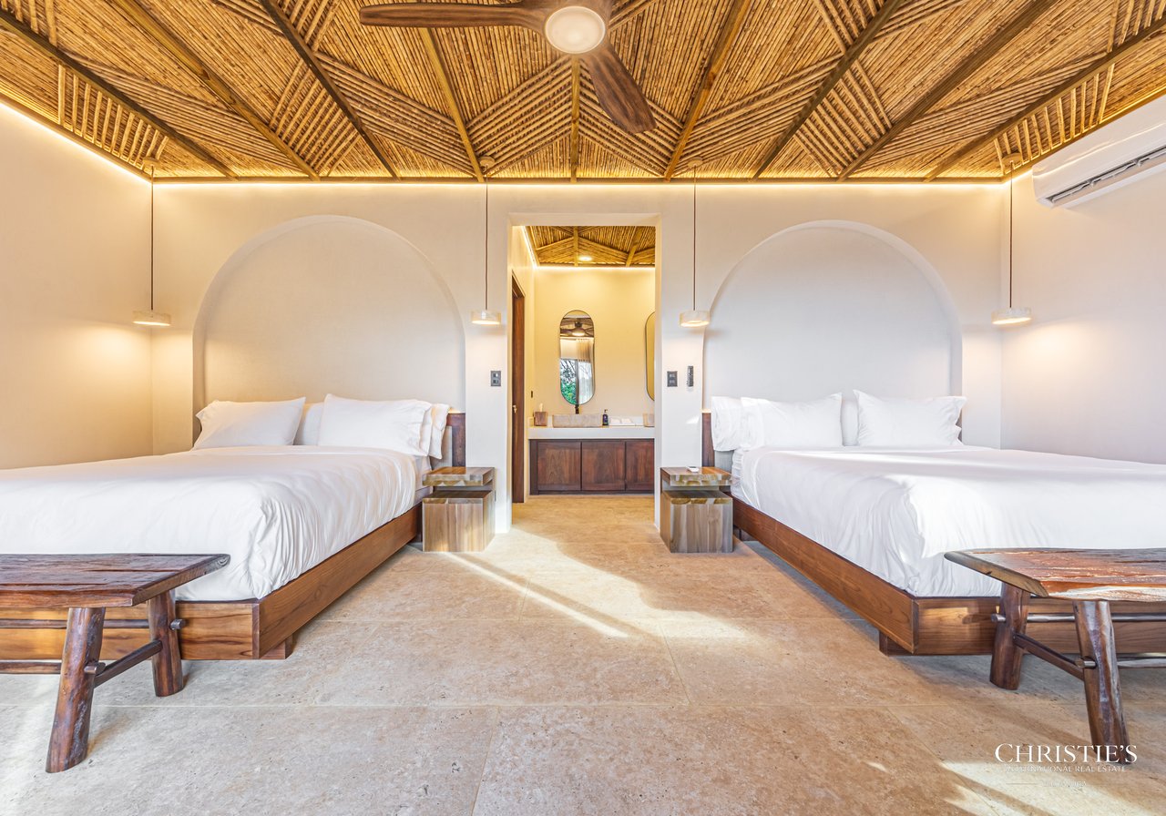 Luxury Hotel Boutique with Ocean Views | Walking distance to the beach | 13.2 Acres