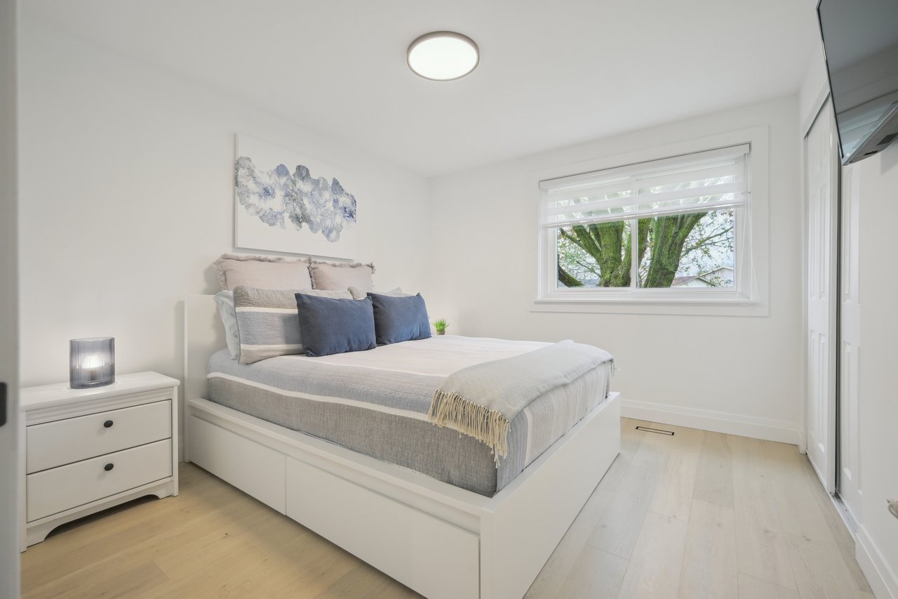 Completely Renovated Sidesplit on an Exclusive Cul-De Sac