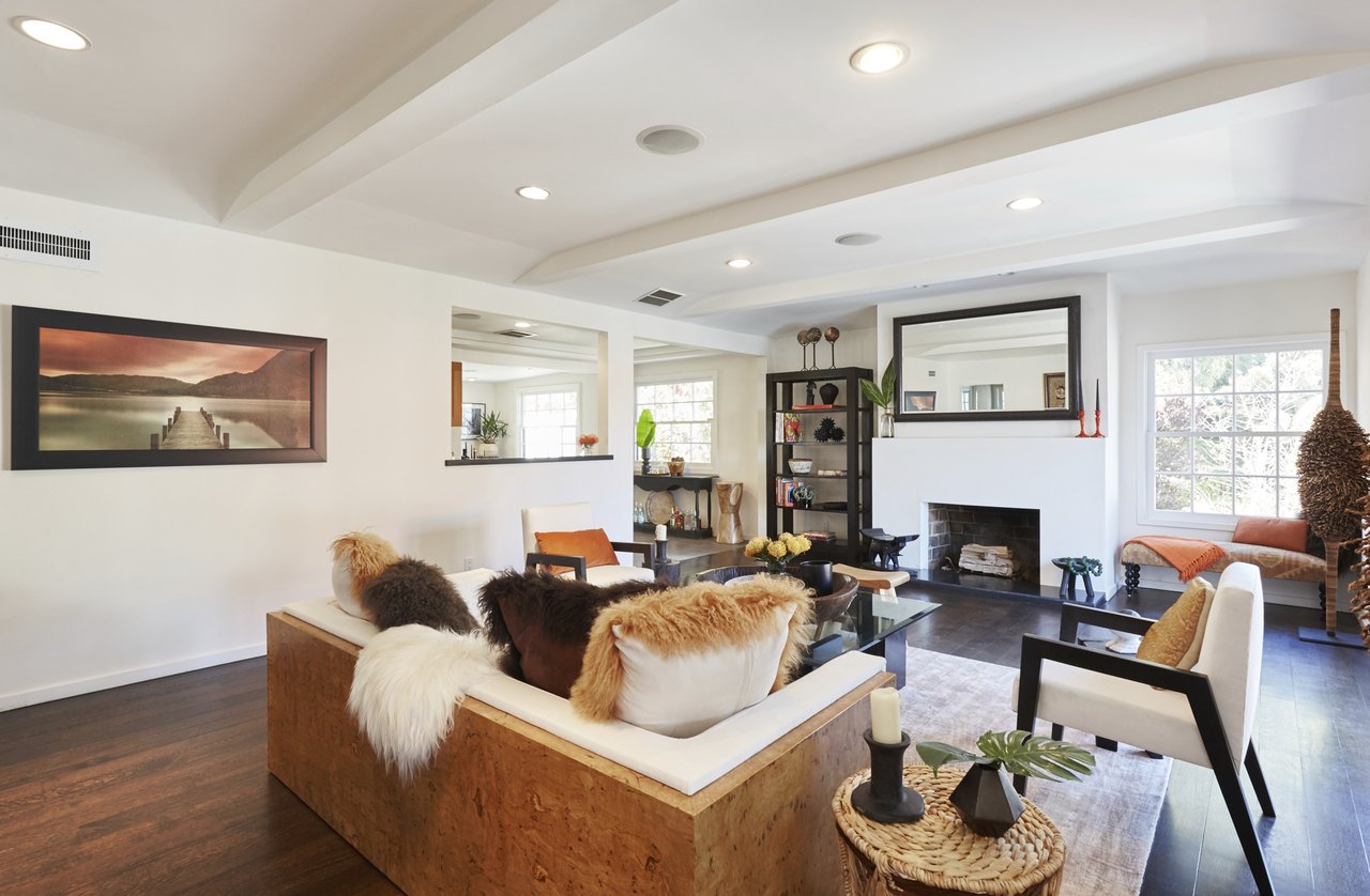 Just minutes from the heart of the trendy Sunset Strip