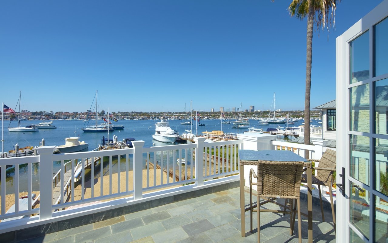1324 E Balboa Boulevard