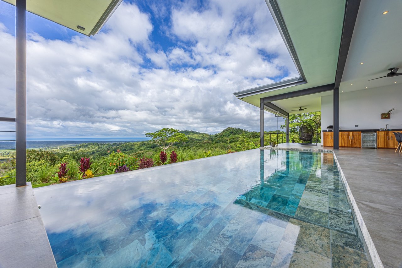 Stunning Off-Grid Modern Home with Spectacular Views and Expansion Potential In Tres Rios