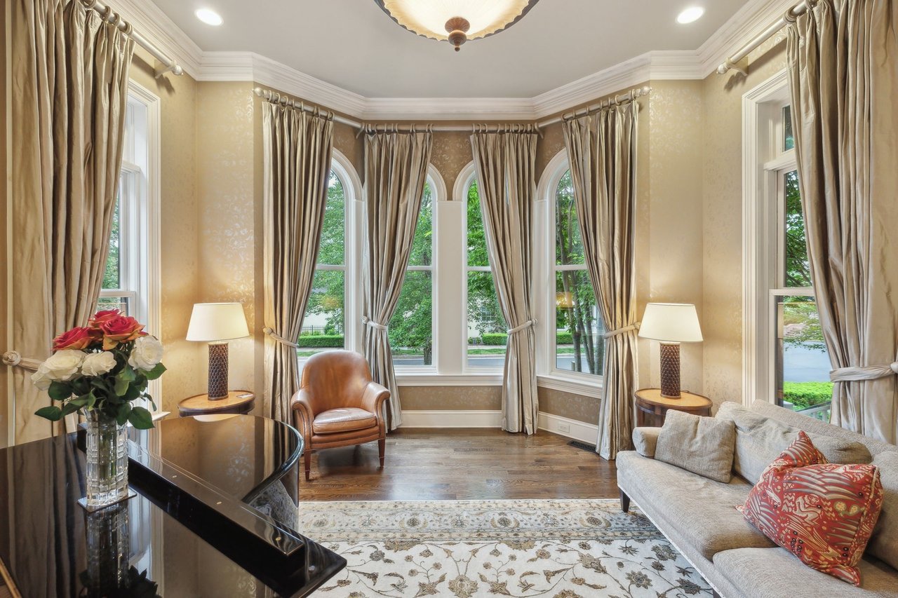 1025 Falling Leaf Cir