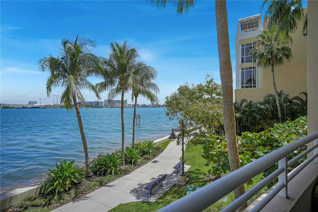 848 Brickell Key Dr Unit 204