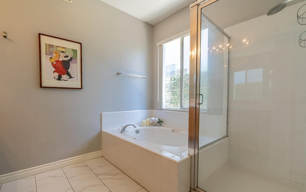 665 Camino De La Luz