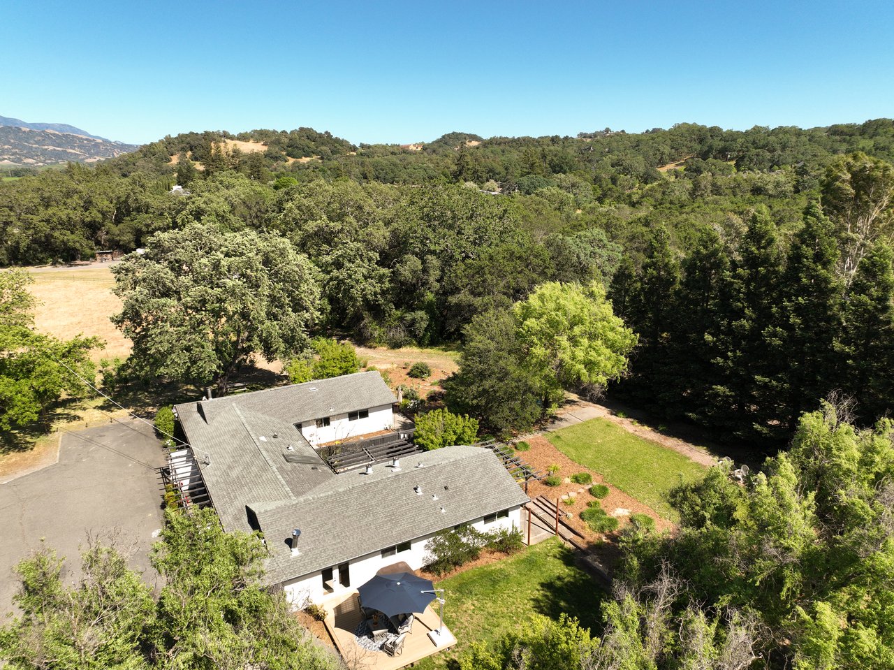 725 Lytton Station
