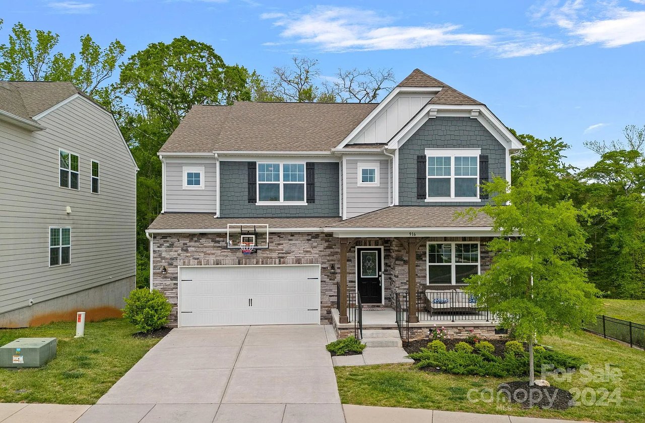 916 Pecan Tree Ln