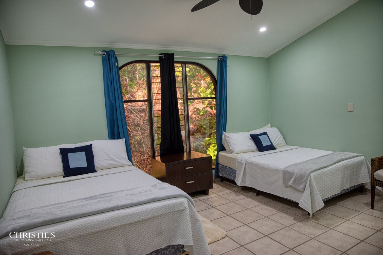 Exquisite Corner Townhouse with Panoramic Ocean Views – Faro Escondido