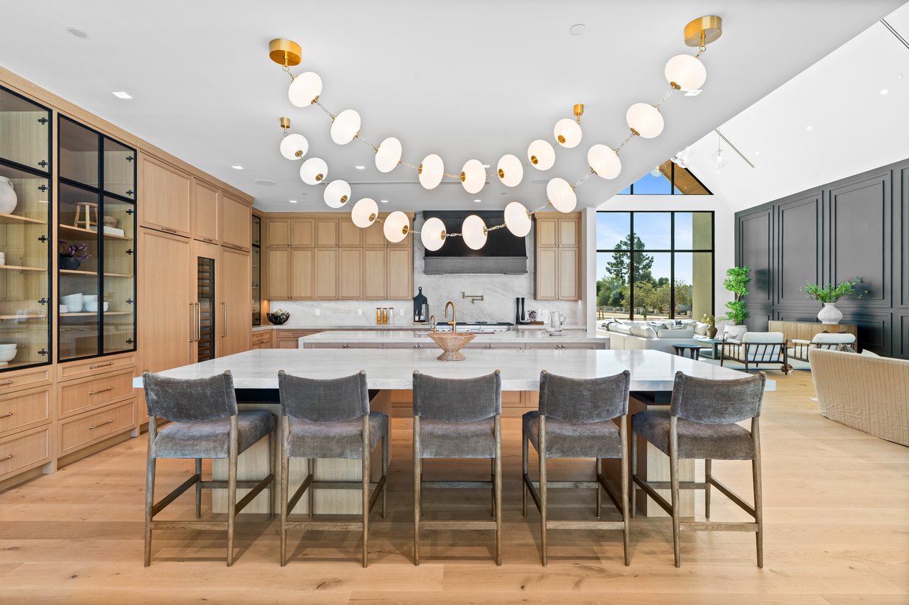 6230 E HILLCREST BLVD