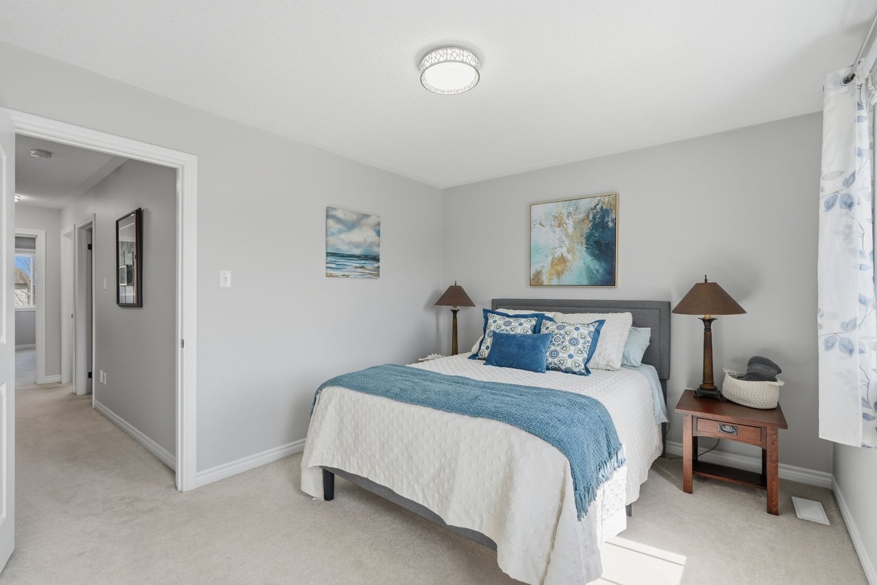 215 Banting Crescent
