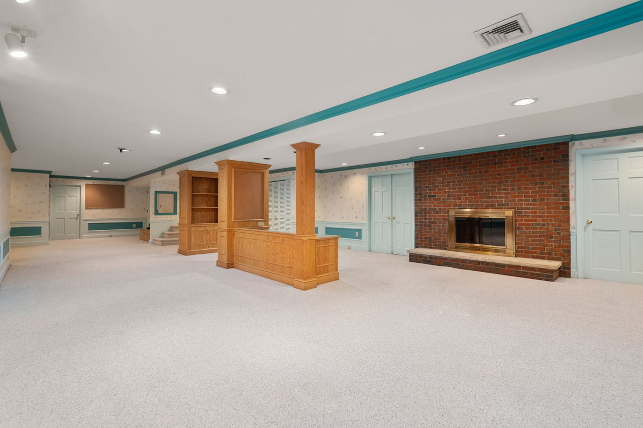 4 Leslie Rd