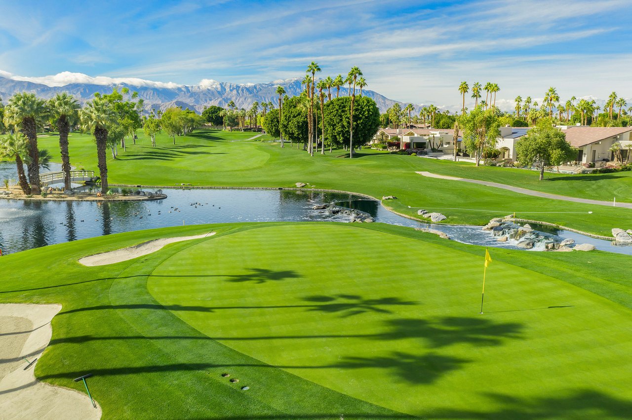 The Lakes Country Club