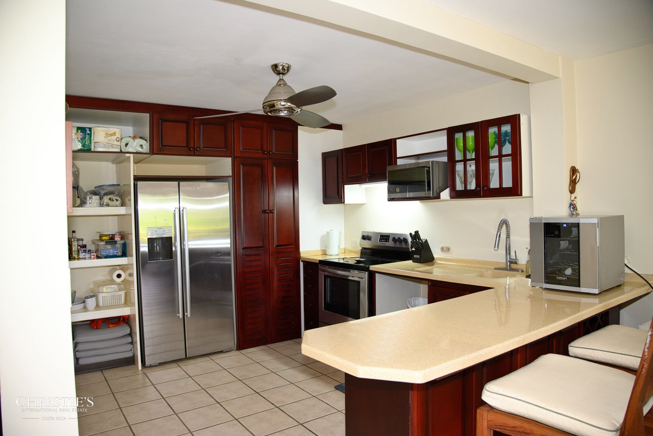 Exquisite Corner Townhouse with Panoramic Ocean Views – Faro Escondido