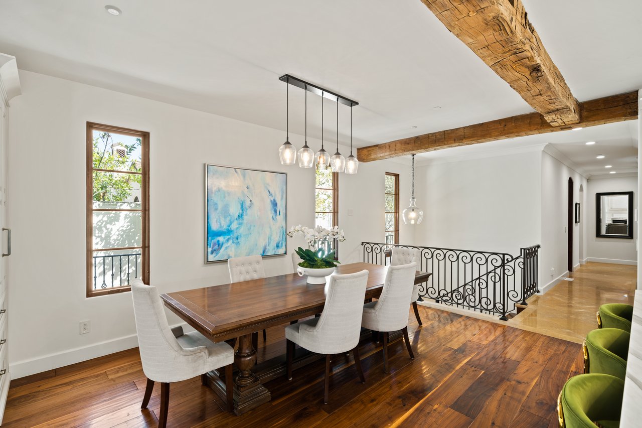 893 Laverne WAY