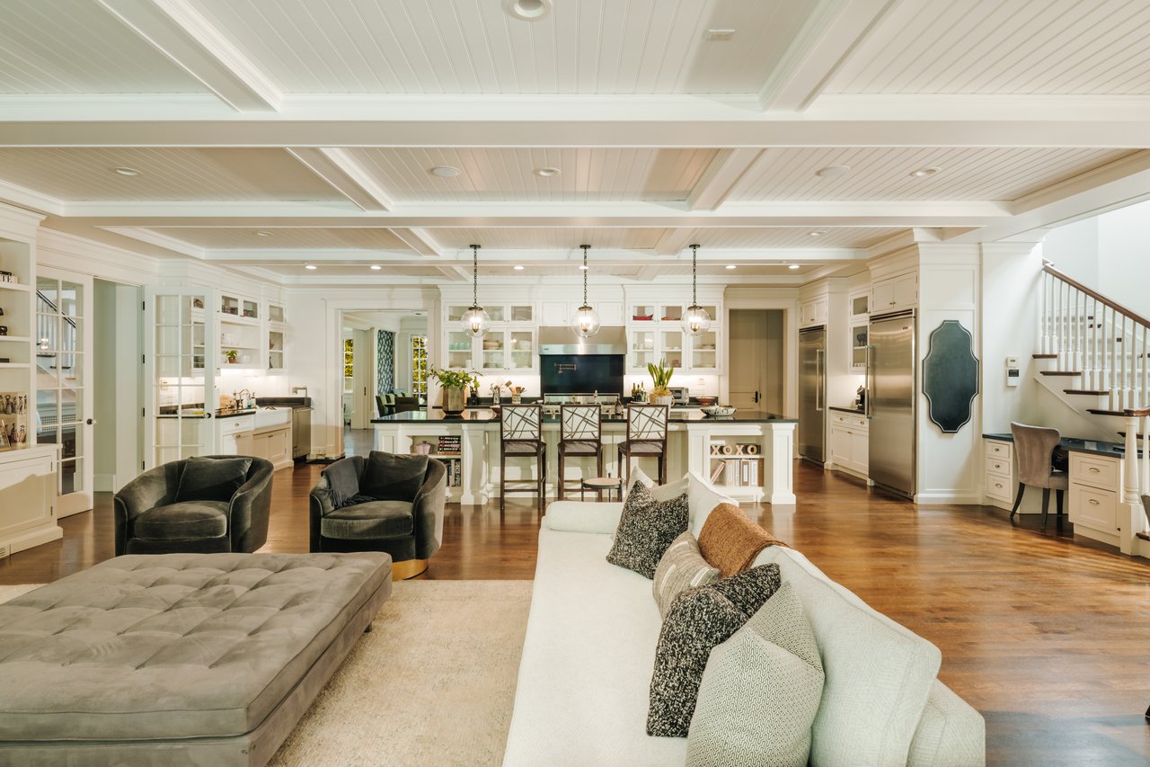 2435 Mandeville Canyon Rd 