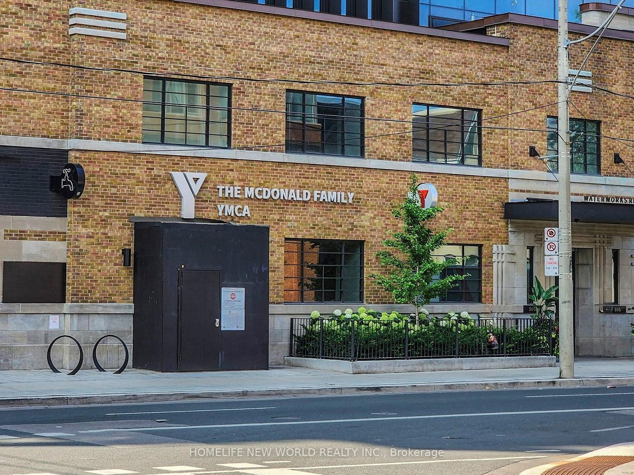 VIBRANT PENTHOUSE IN DOWNTOWN
