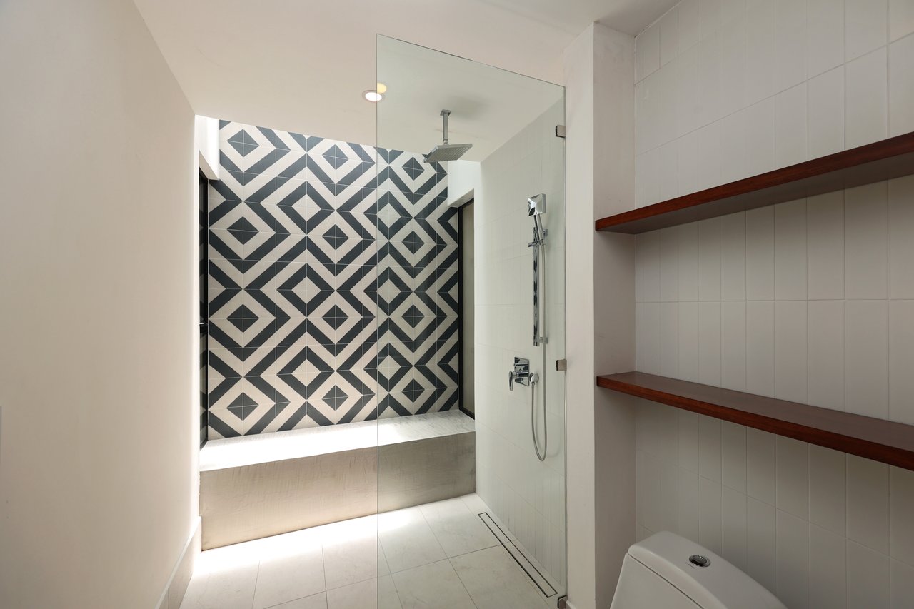 Modern luxury home for sale in Pacífico, Playas del Coco – Private pool, beach club and resort amenities