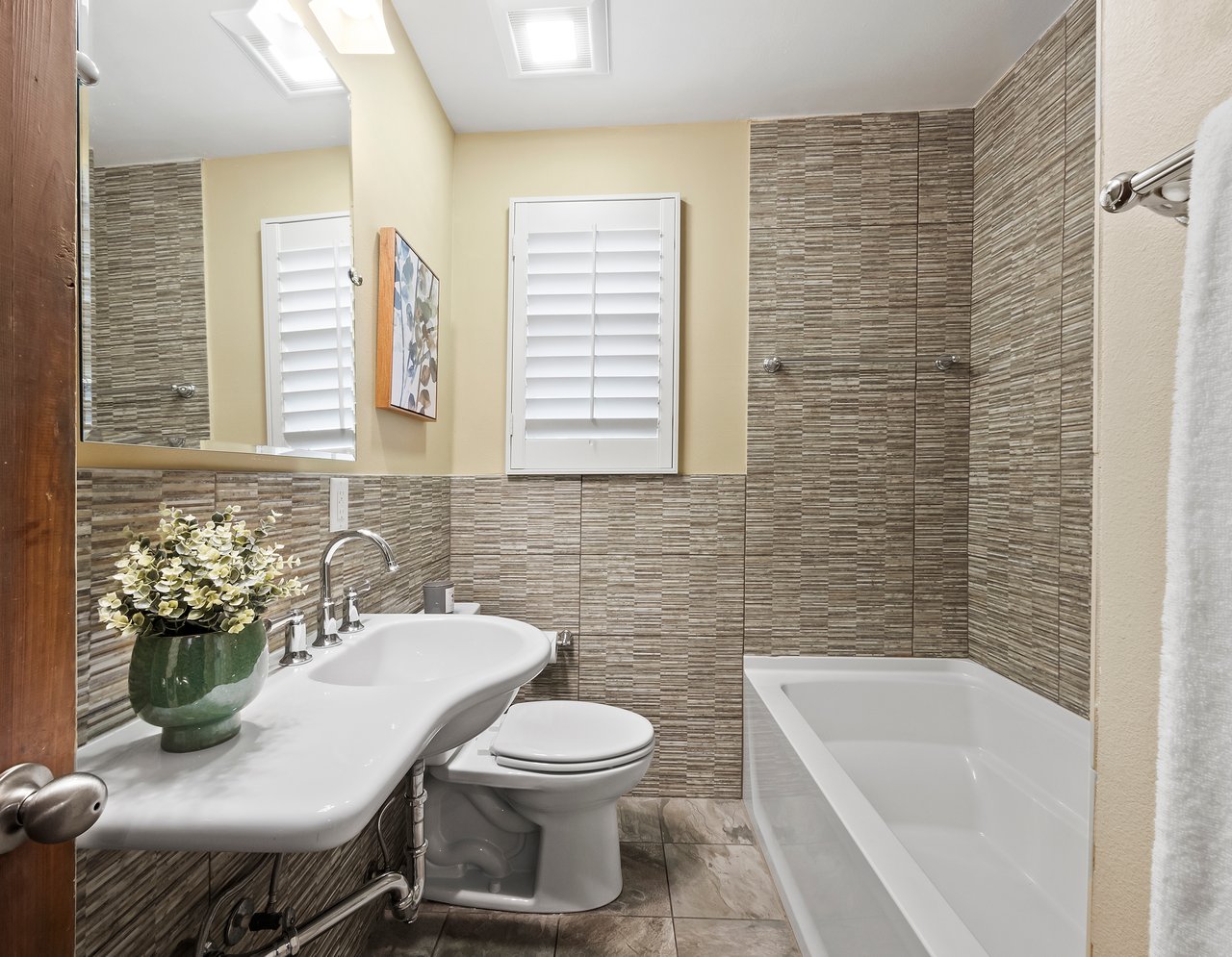 1930 ALTA VISTA ST