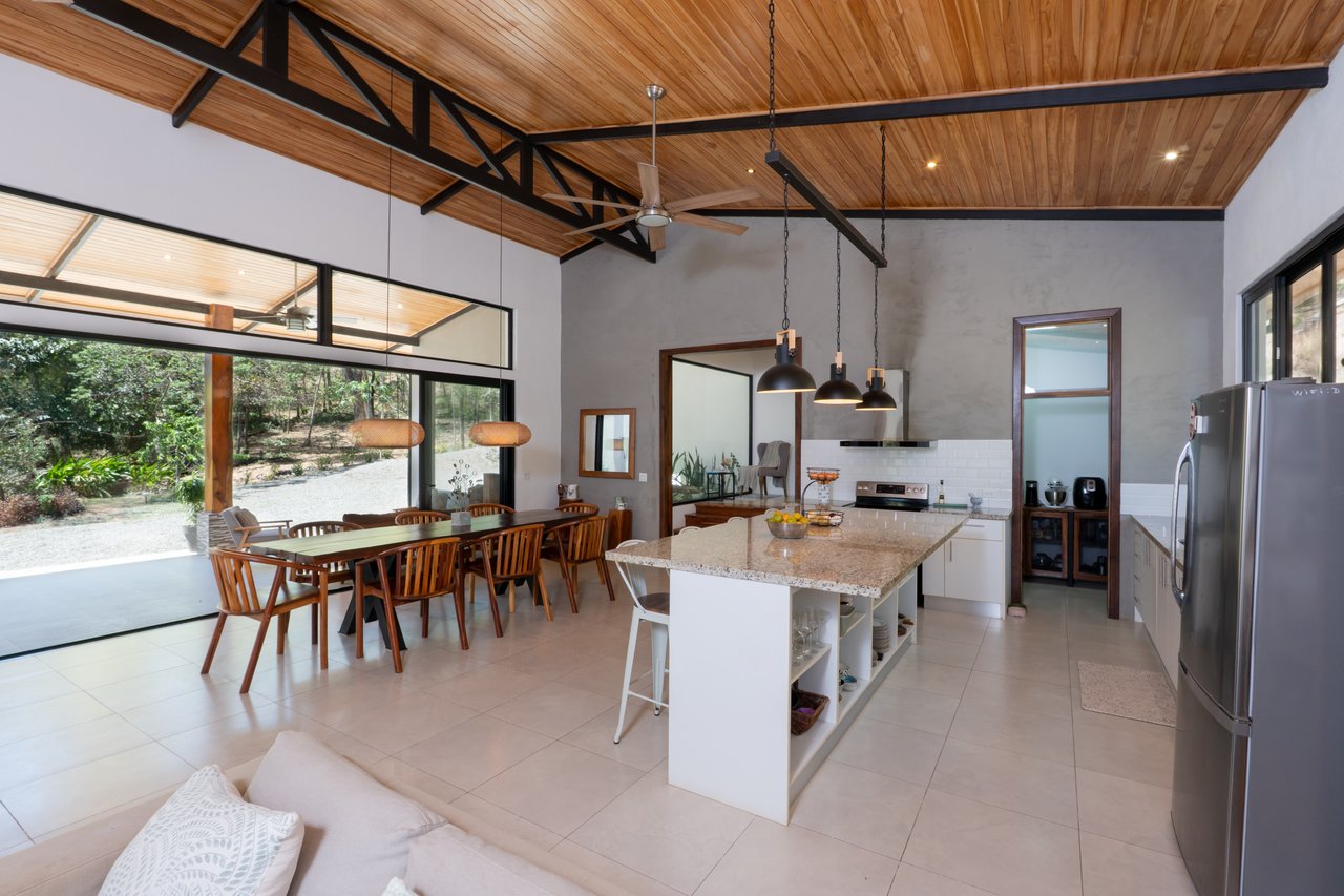 Casa Los Suenos | 4 Bedroom Home with Guest House near Tamarindo Costa Rica