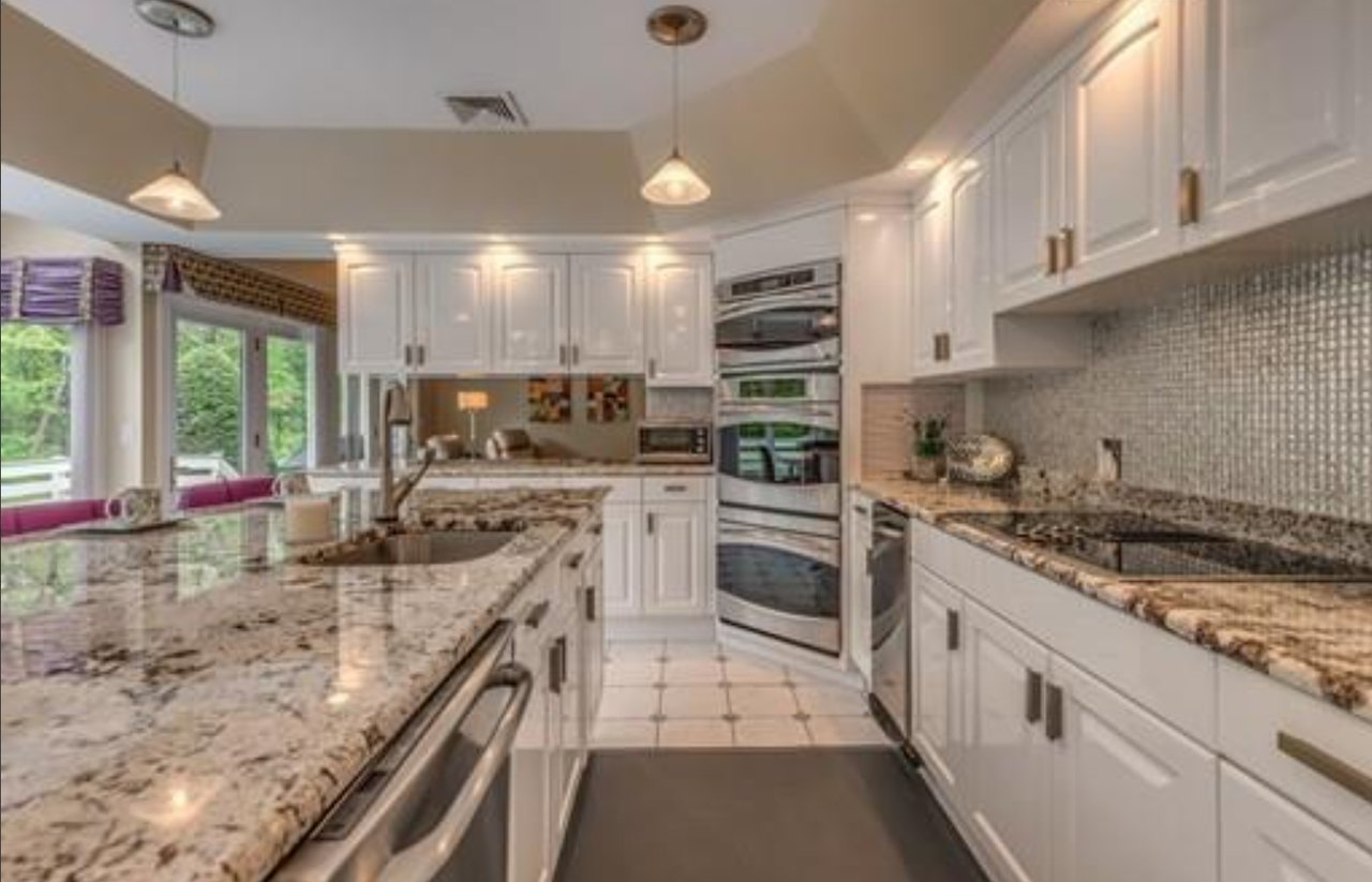 11 North Hill Dr