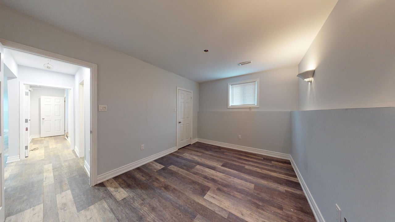 1048 Gilmore Ave Unit: Lower