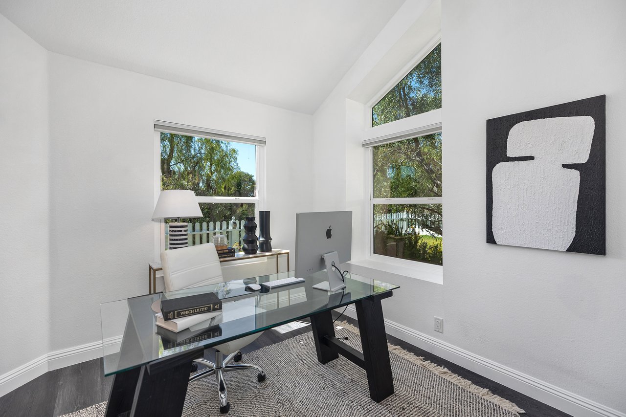 24532 La Cienega Street