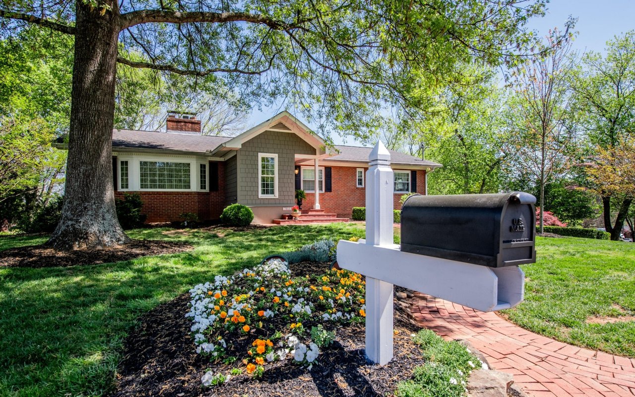 Wallace Luxury Spotlight | 7813 Sheffield Drive Knoxville, TN 37909