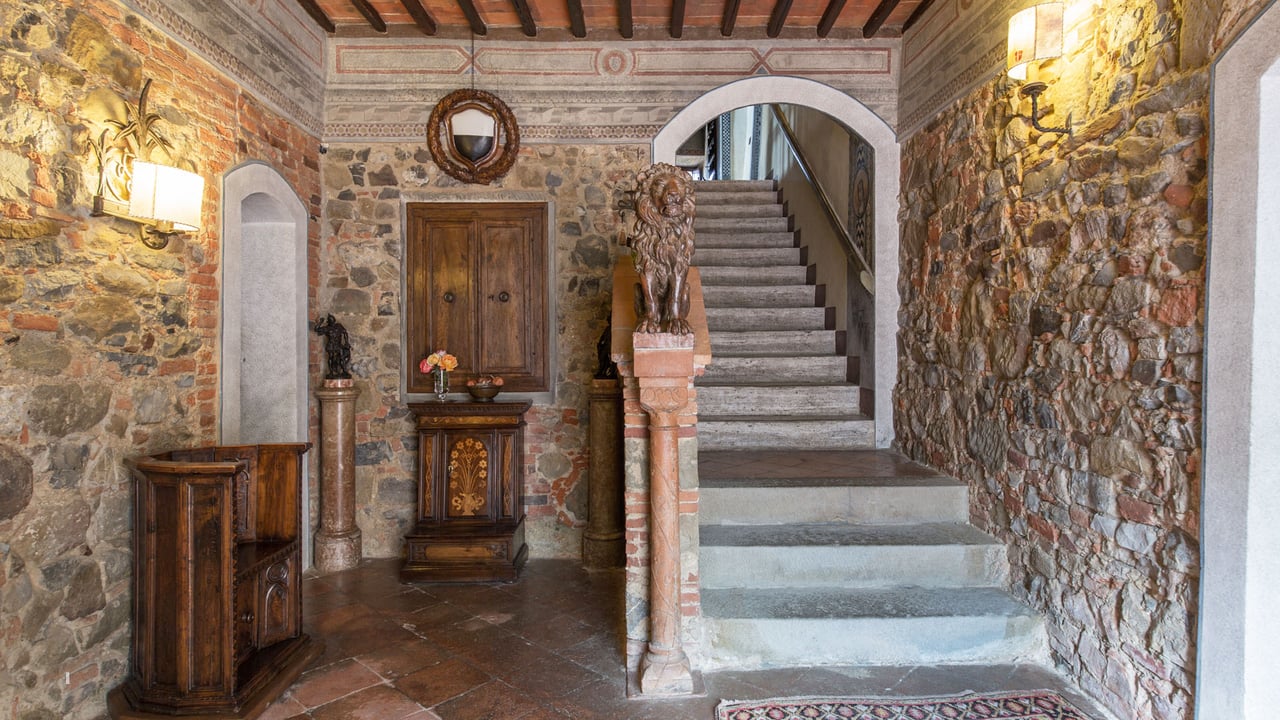 CASTELLO DEGLI STENDARDI