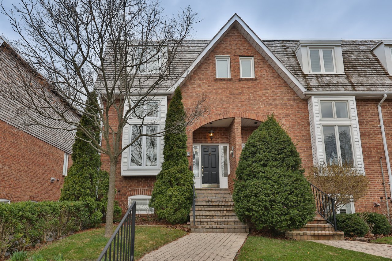 86 Forsythe Street, Oakville