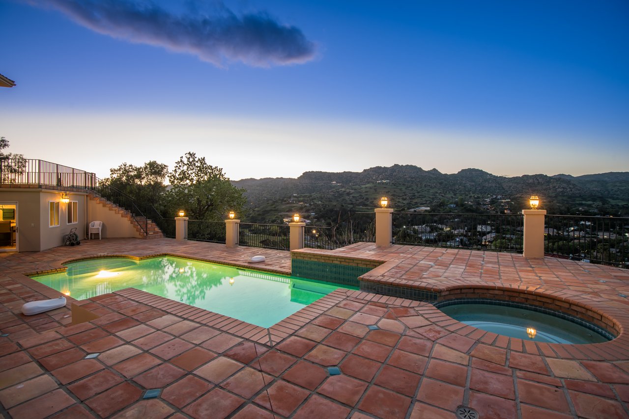 22535 S Summit Ridge Cir, Chatsworth