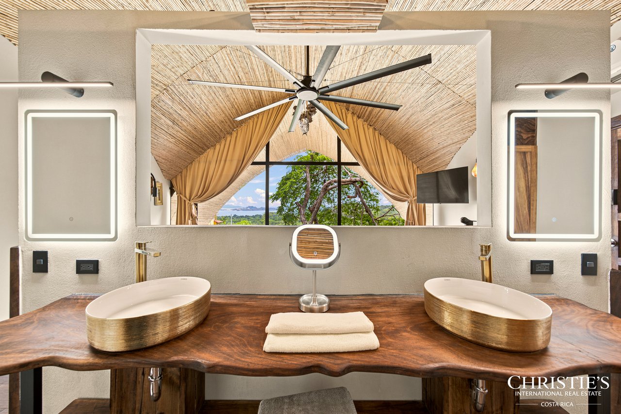LE CLOS - An Exclusive Three-Residence Estate 