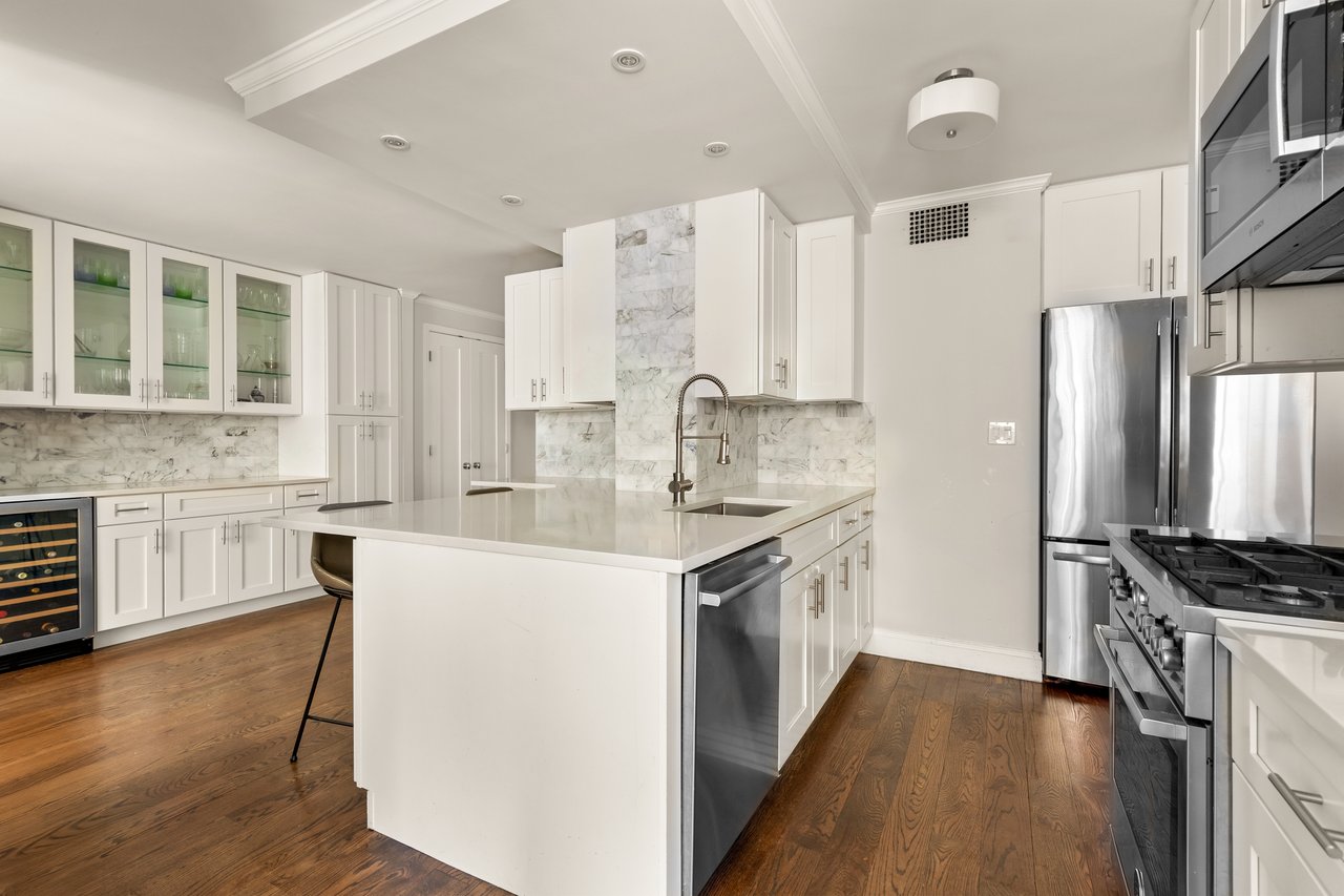 196 E 75th Street, 4GH