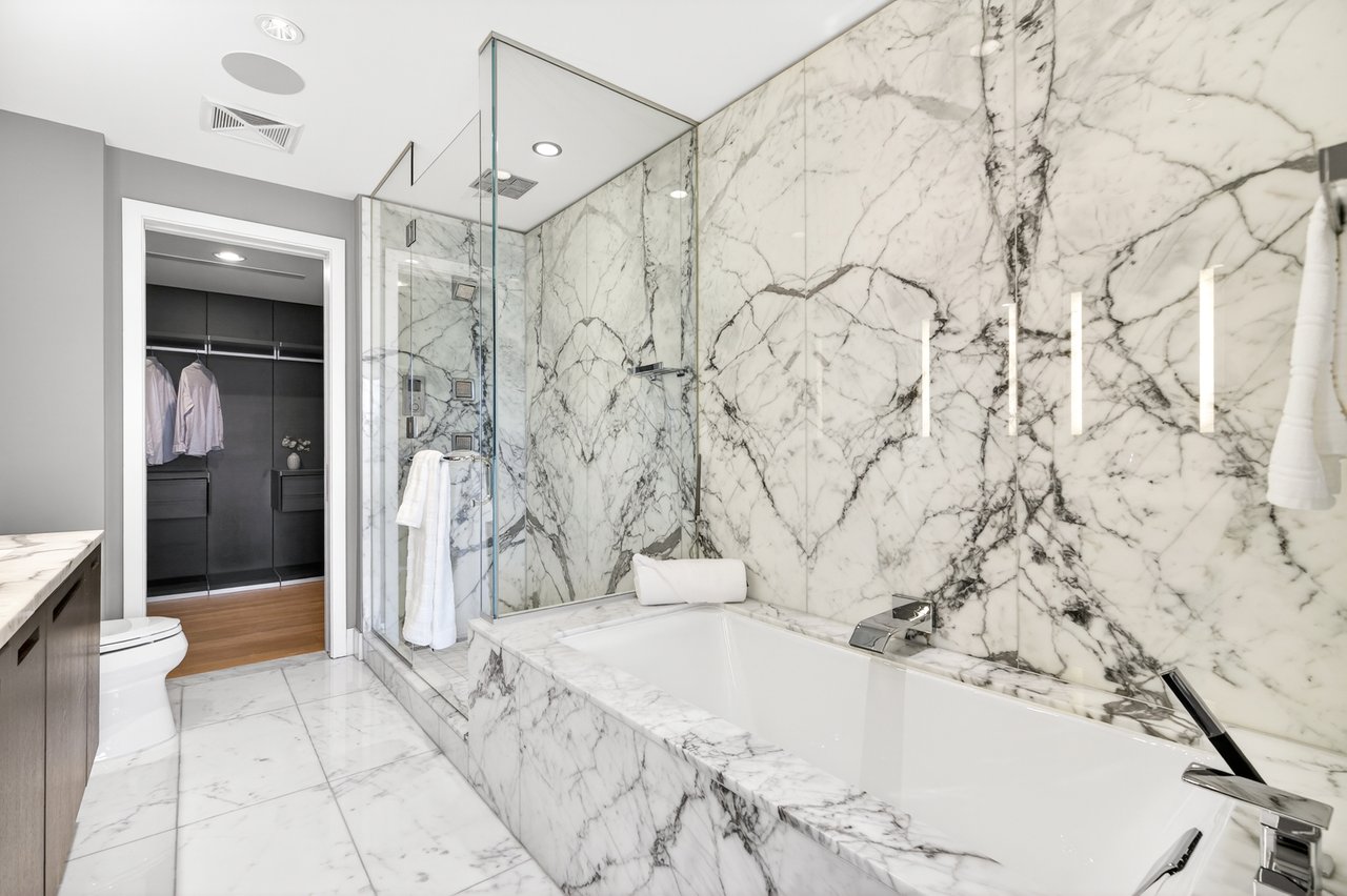 Suite 2806- 180 University Avenue